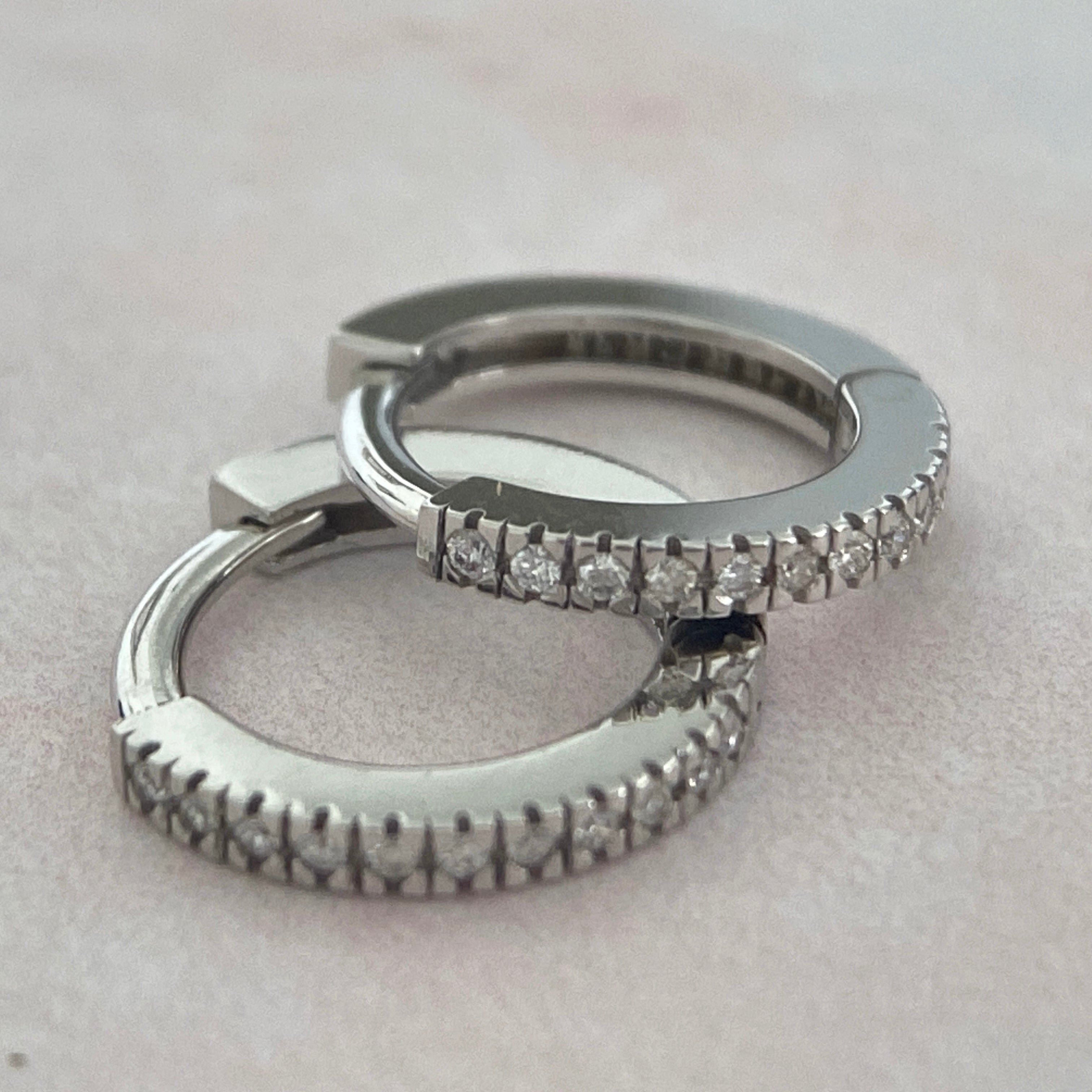 Arracadas Paola huggie chica